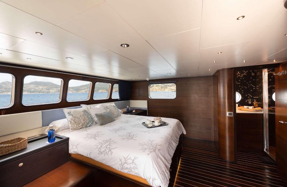 SEMAYA Guest Cabin Luxury Yacht Browser by CHARTERWORLD